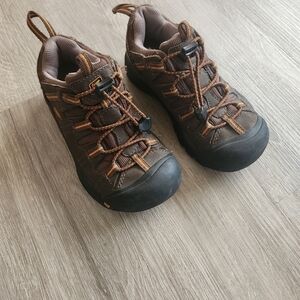 Keen kids leather hiking shoes